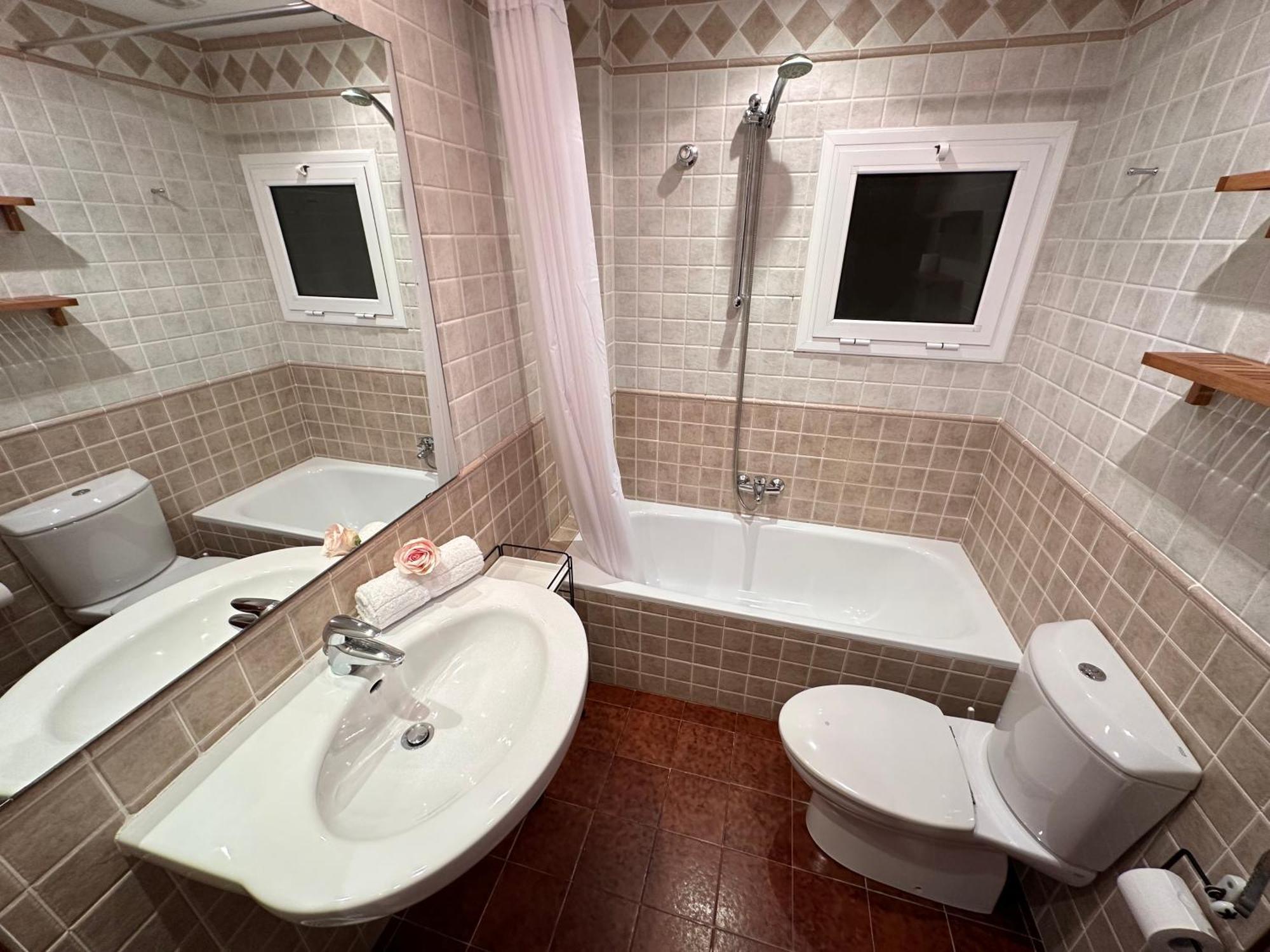 Agi Llotja Plazza Apartment Roses Bagian luar foto